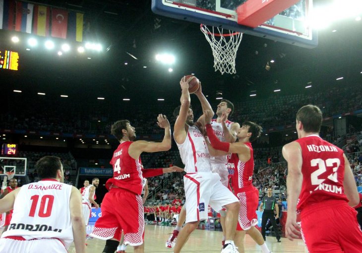 Uprkos porazu od Gruzije, Hrvatska kao drugoplasirana nastavlja takmičenje na Eurobasketu