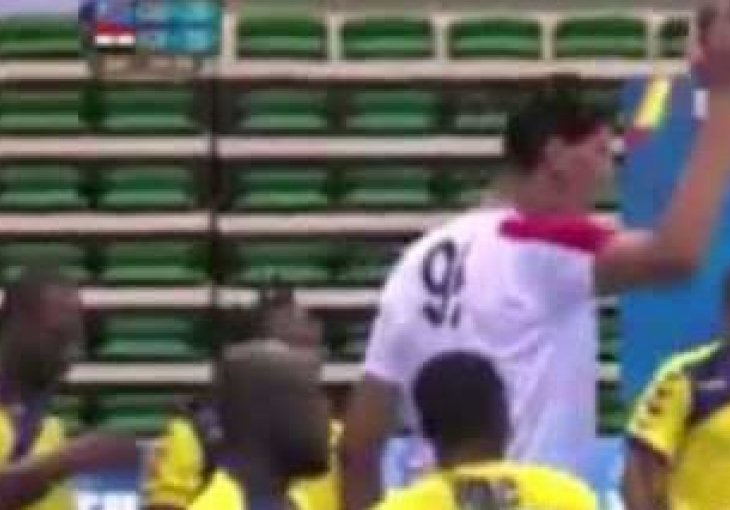 (VIDEO) Rukometni džin iz Egipta: Visok 2,25 i nezaustavljiv u napadu!