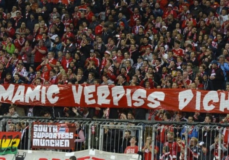 Navijači Bayerna nepristojnom porukom 