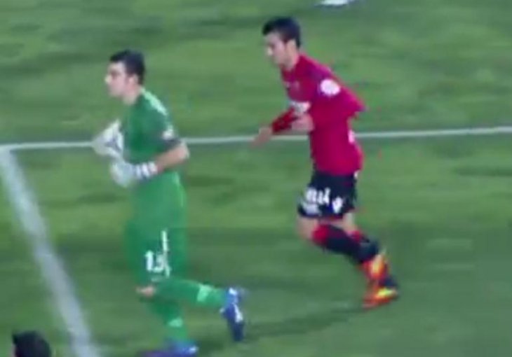 Kada se golmani previše opuste onda prime bizarne golove poput ovoga