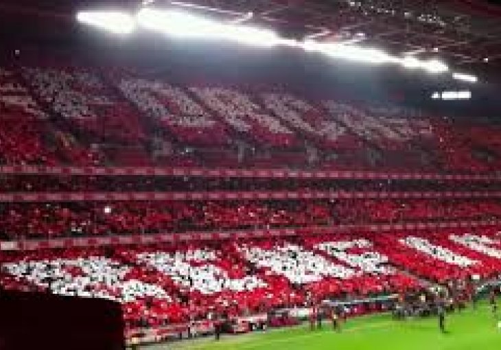 Užas na Calderonu, navijači Benfice bacaju baklje po navijačima Atletica (VIDEO)