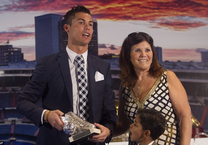 Ronaldo primio još jedan trofej i izvinio se novinarima: Evo šta je rekao!