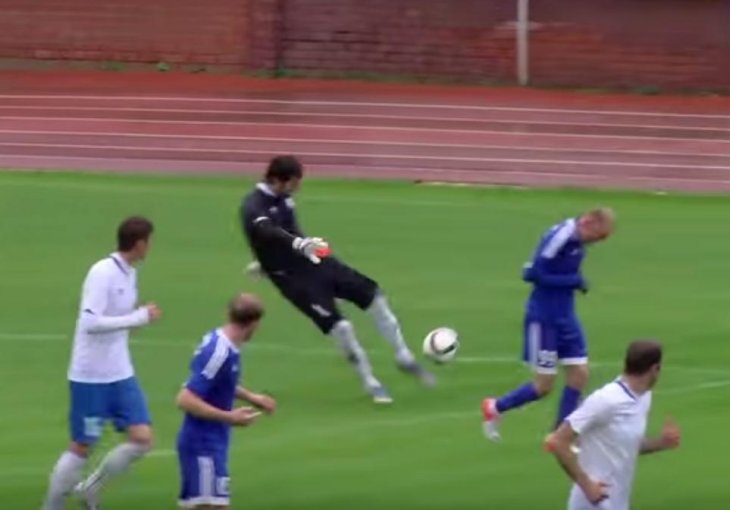 Kada golman postane predmet ismijavanja: Primio gol sa čitavog terena!