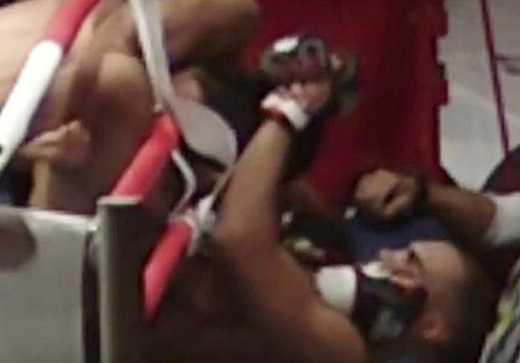 (VIDEO) Nevjerovatno: Borca u ringu davio užetom!