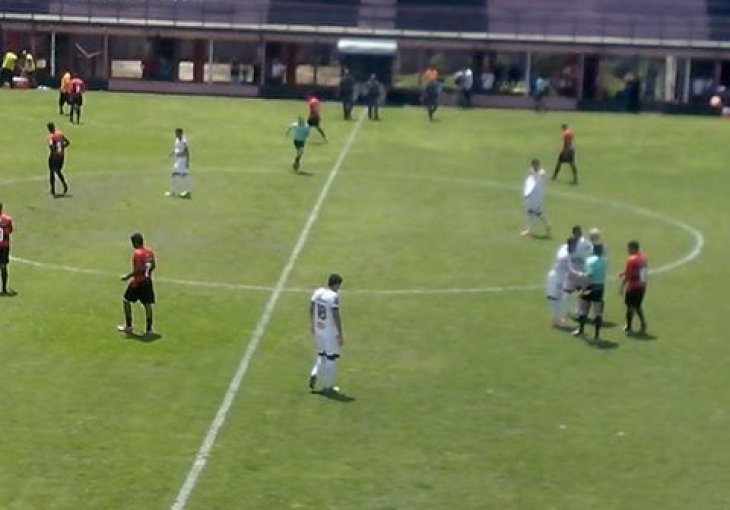(VIDEO) Opšti haos u Brazilu: Nakon tučnjave igrača 11 crvenih kartona!