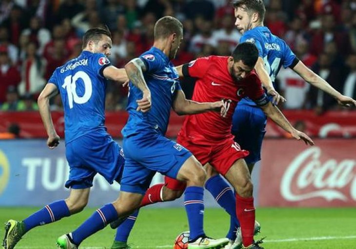 VIDEO: Arda Turan kao vođa navijača! 
