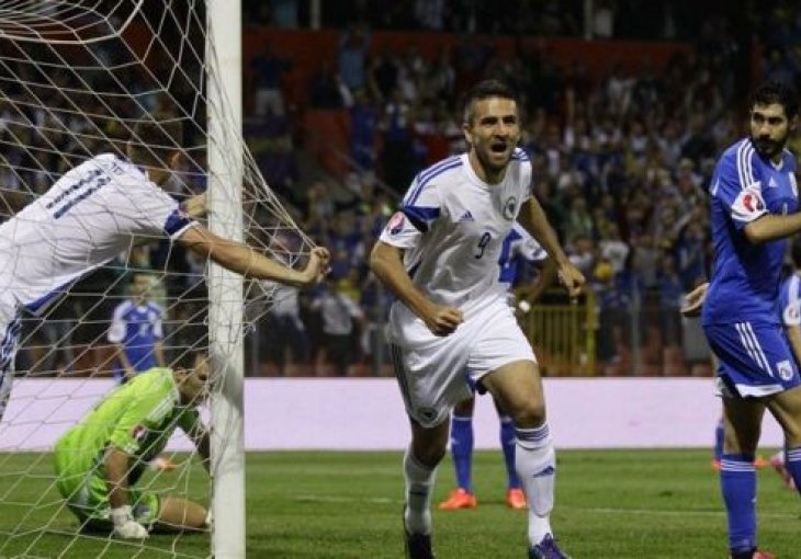 Za baraž spremni novi dresovi: Pogledajte novu garnituru 