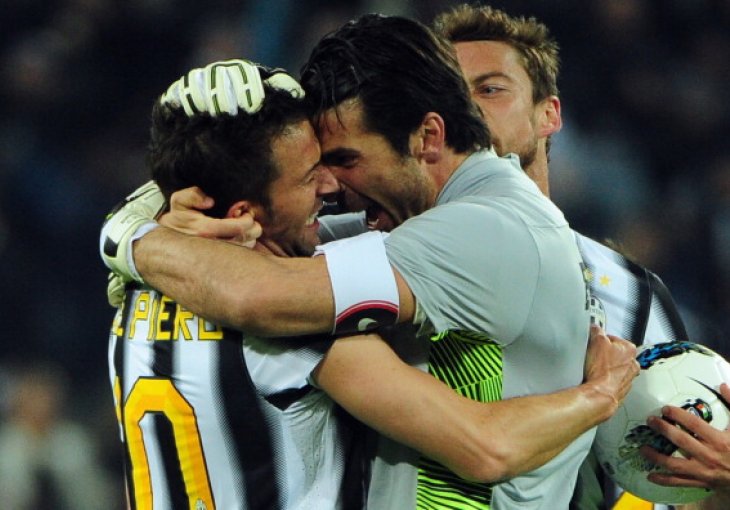 Legenda se obratila legendi: Del Piero čestitao Buffonu