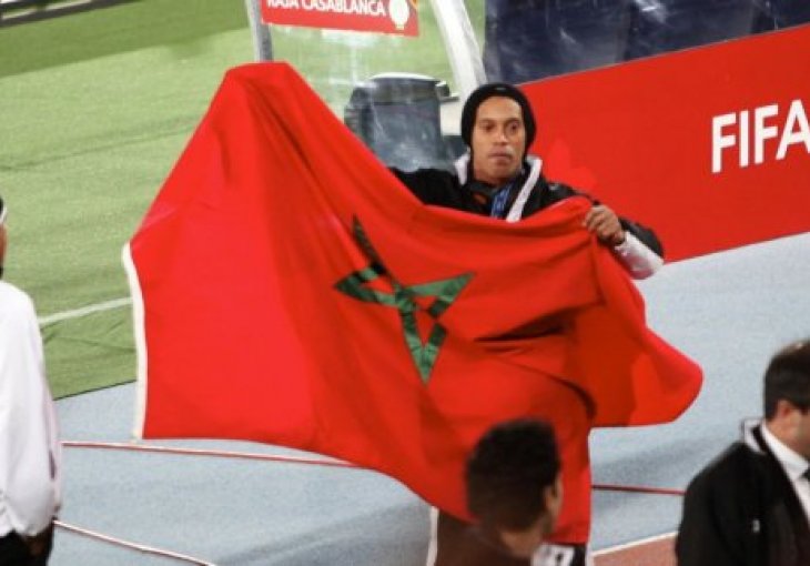 Zvuči nemoguće: Ronaldinho u napadu sa Badr Harijem