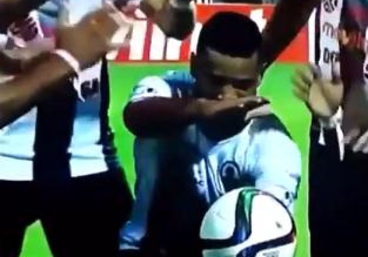 Postigao gol pa izveo magiju: Natjerao loptu da lebdi u zraku!