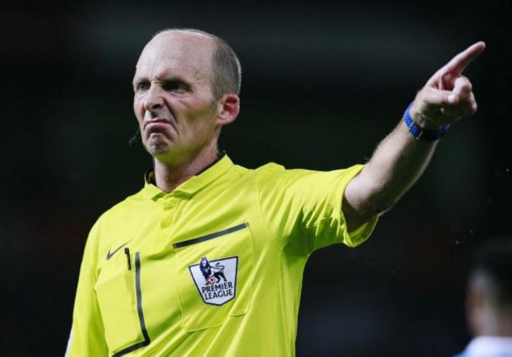 Sudija Mike Dean proslavio gol Tottenhama protiv Aston Ville?!