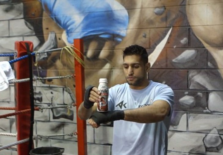 Odlični Amir Khan se pohvalio svojim vještinama: Pogledajte nevjerovatan trik