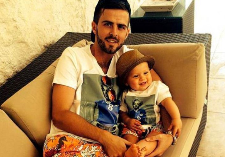 Miralem Pjanić uči sina kako da izvodi slobodne udarce