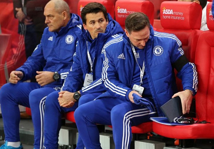 Mourinho opet prekršio pravila: Komunicirao sa pomoćnicima tokom utakmice
