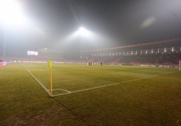 Blaga sumaglica prekrila stadion Bilino Polje u Zenici