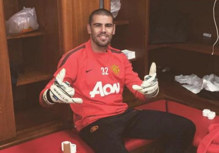 Victor Valdes pregovara sa ljutitim rivalom Barcelone