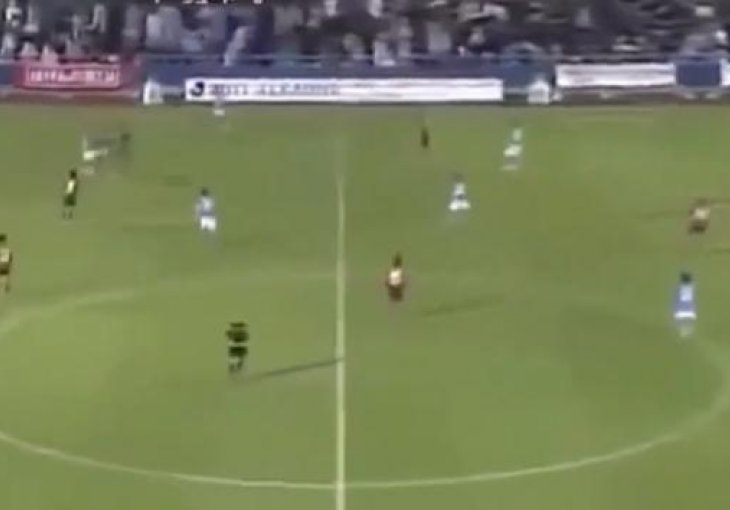 Nakon loše reakcije golmana, postigao gol glavom sa pola terena!