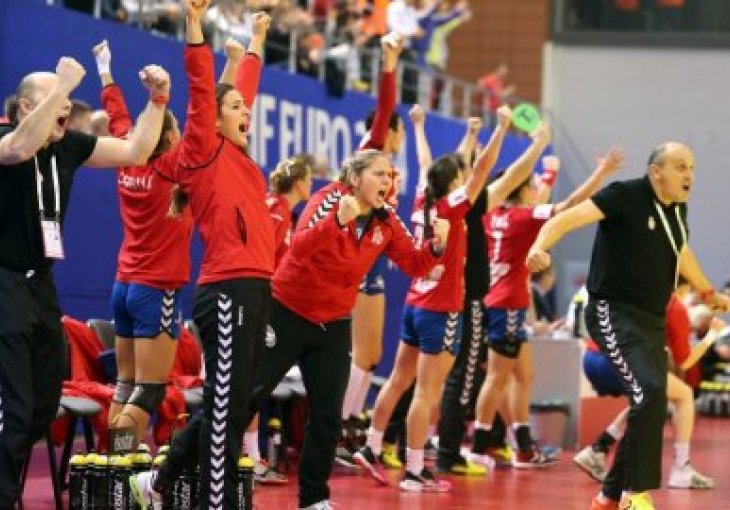 Jako nevrijeme prekinulo utakmicu Argentine i Srbije