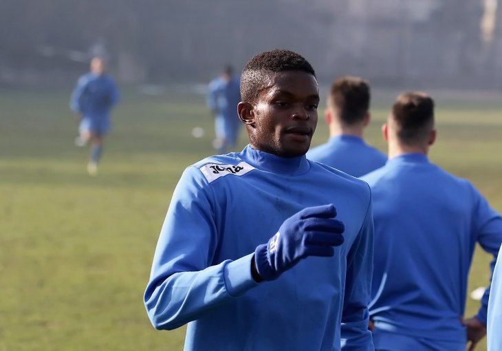 Mladi Nigerijac Ramson Onwukwe na probi u Željezničaru