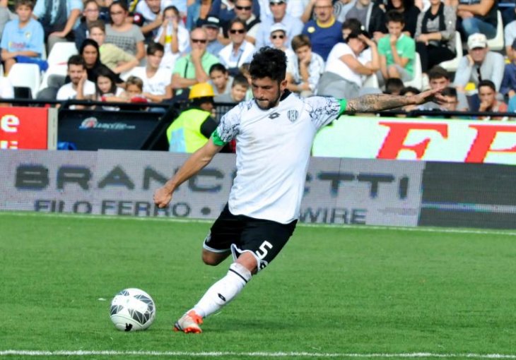 Napoli i Milan u ratu zbog Stefana Sensija