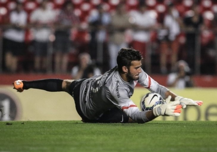 Alisson zavadio dva italijanska velikana: Roma i Juventus se otimaju za ovog golmana