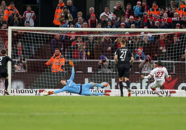 Koln ispostavio račun golmanu Augsburga zbog oštećenja bijele tačke za penal