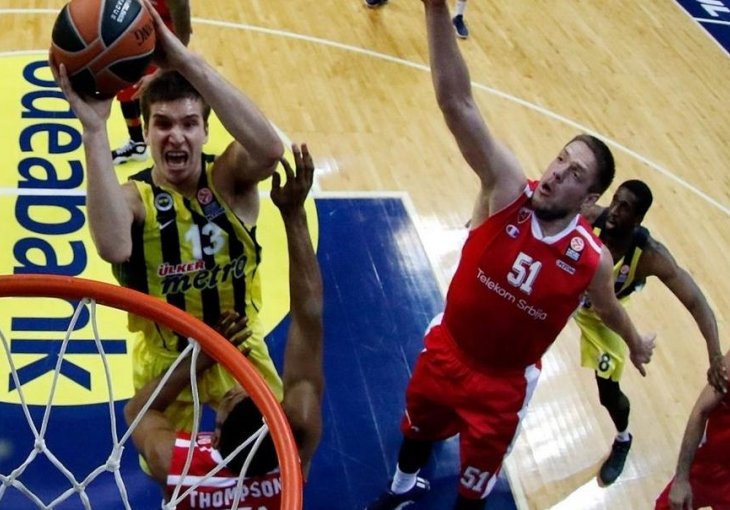 Zvezda poražena u Istanbulu, ali i dalje drži sve u svojim rukama