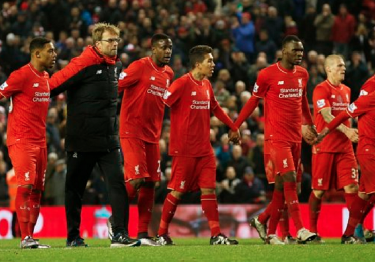 Klopp i igrači proslavili bod sa navijačima