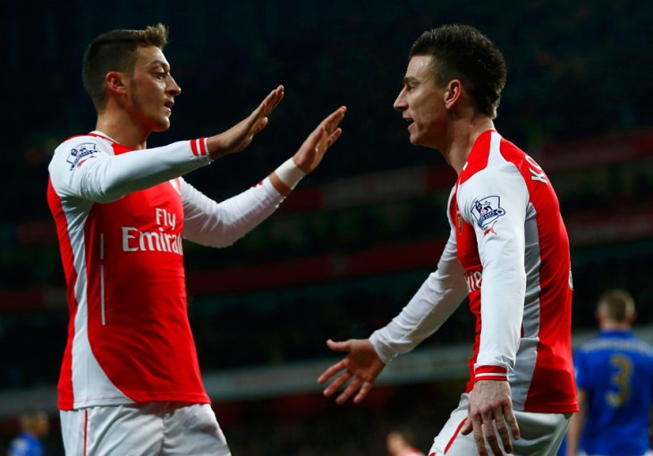 U Arsenalu se zabavljaju: Ozil i Mertesacker protiv Girouda i Koscielnog