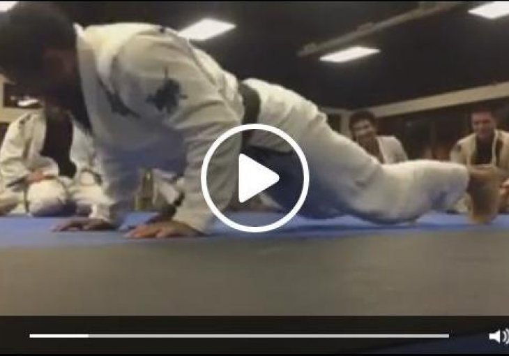 Andre Galvao izgubio opkladu: 250 sklekova jer je Jose Aldo izgubio 