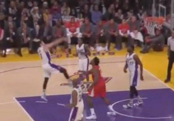 Larry Nance Jr. iz Lakersa postigao bizaran autokoš