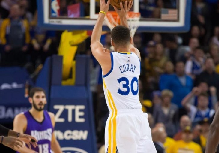 Curry postigao više trojki u dvije i po godine nego Bird u cijeloj karijeri