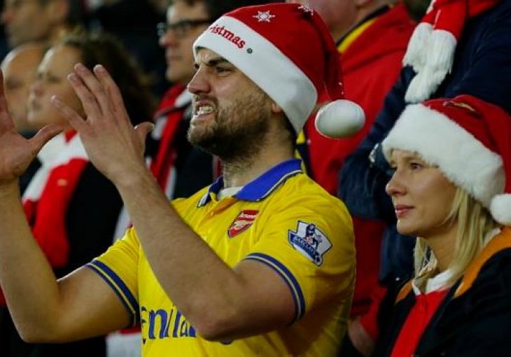 Otac navijač Arsenala, na zanimljiv način spriječava sina da navija za ljute rivale