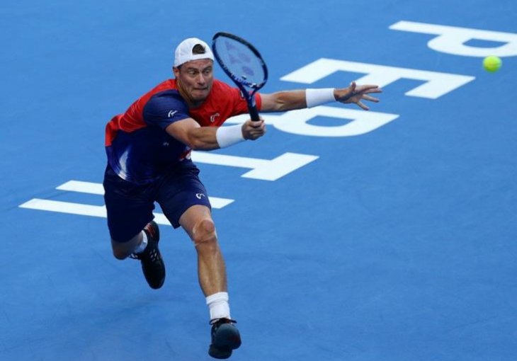Ipak je tenis džentlmenski sport: Sock pokazao veličinu u duelu sa Hewittom