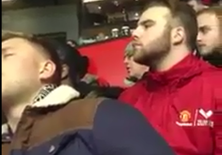 Navijač Uniteda zaspao na Kup utakmici