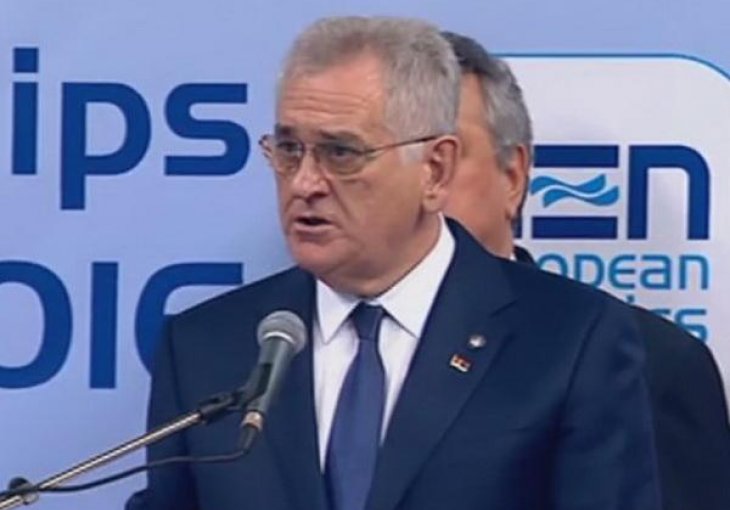 Nikolić i Vučić zaradili više zvižduka od 'Lijepe naše' u Beogradu