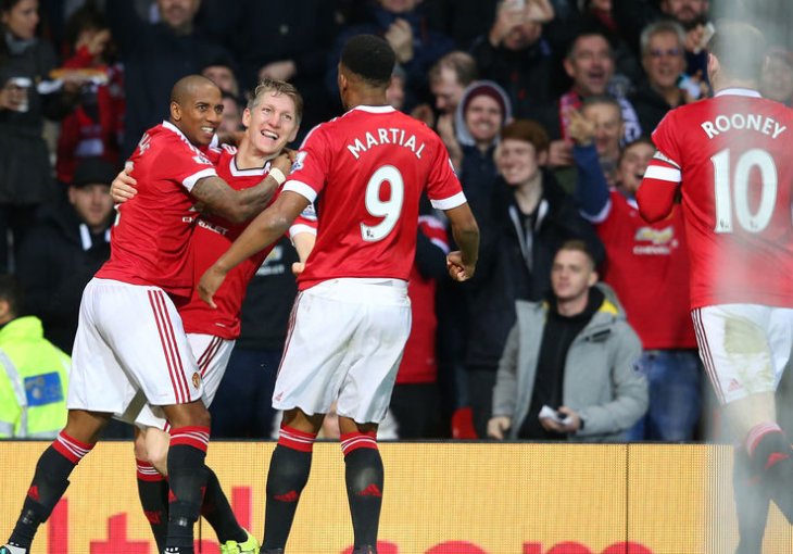 Nova afera na Old Traffordu: Unitedova zvijezda prevarila suprugu s pjevačicom