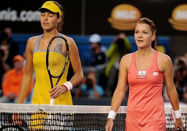 Sharapova i Radwanska rutinski do osmine finala