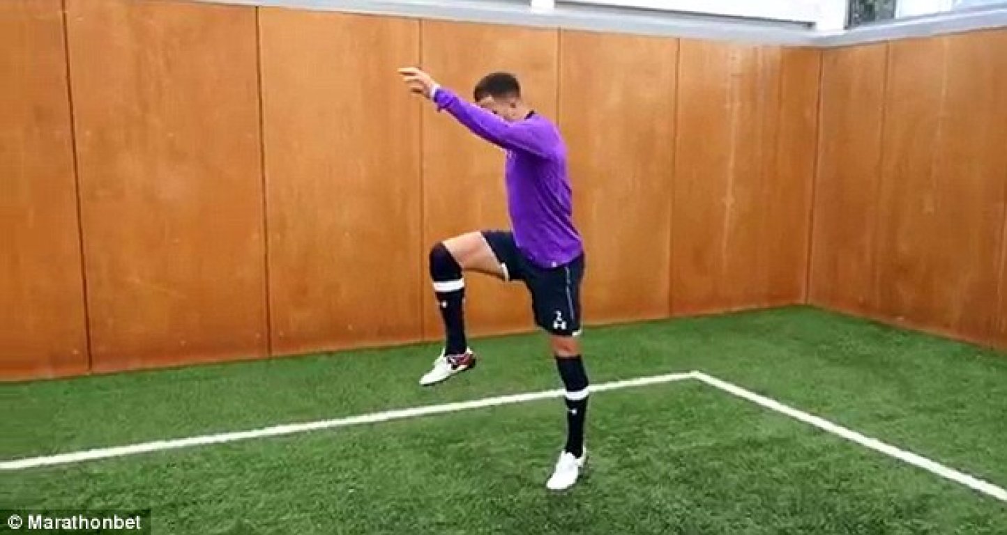 306f003f00000578-3410569-or-finally-fans-can-choose-to-vote-for-tottenham-right-back-to-p-a-3-1453426468889
