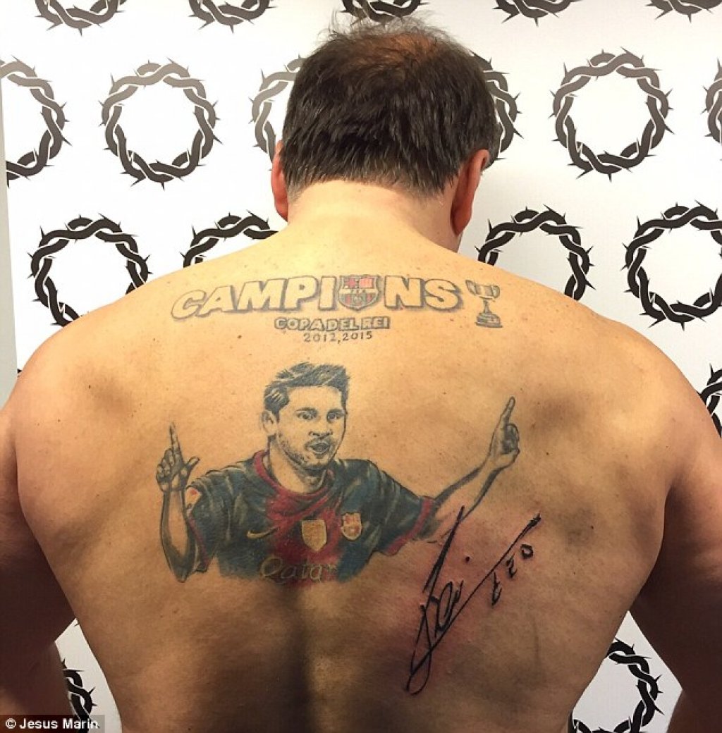 3097c13000000578-3417274-the-fan-then-had-messi-s-signature-permanently-added-to-his-back-a-99-1453812623023