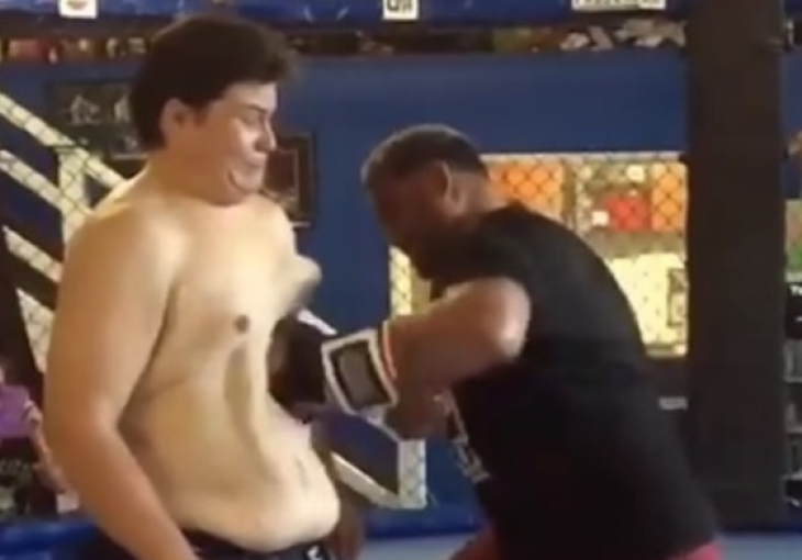 Mark Hunt ga udario iz sve snage, a on ništa nije ni osjetio