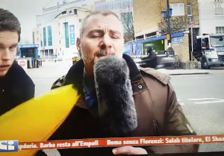 Talijanski reporter poludio i počeo udarati prolaznika na ulici