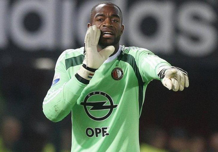 Šokantno: Navijači Ajaxa objesili lutku bivšeg golmana