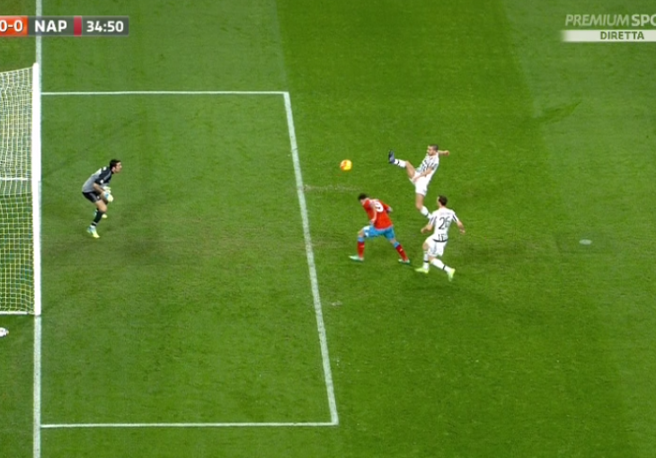 Bonucci 'kung-fu' intervencijom spriječio sigurno vodstvo Napolija