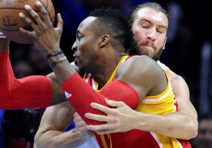 NBA: Sankcije za igrače koji skaču na protivnikova leđa