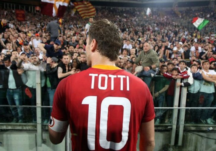 Totti večerasnju utakmicu prati sa tribina!?