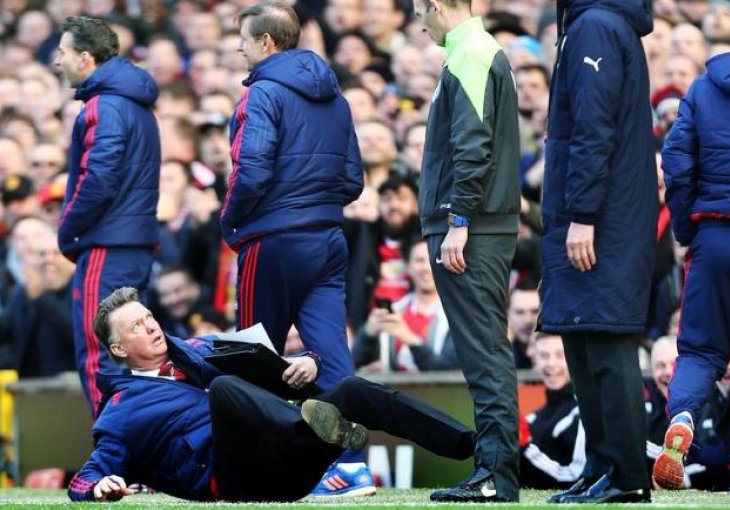 Van Gaal se izvinio zbog ponašanja pred arbitrom