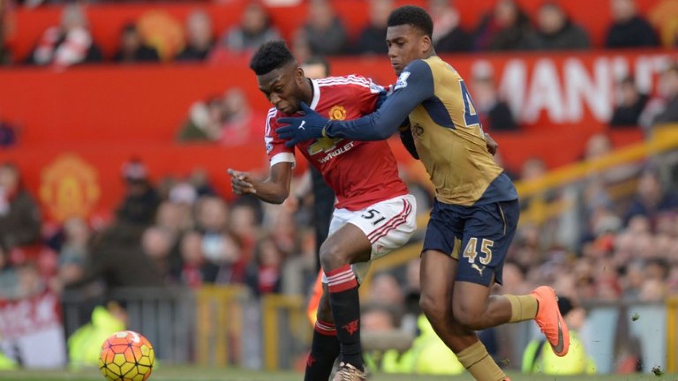 timothy-fosu-mensah-alex-iwobi-manchester-united-arsenal-3423567