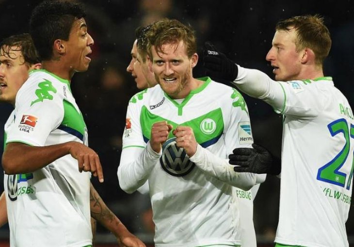 Wolfsburg pregazio Hannover, hat-trick Schuerrlea