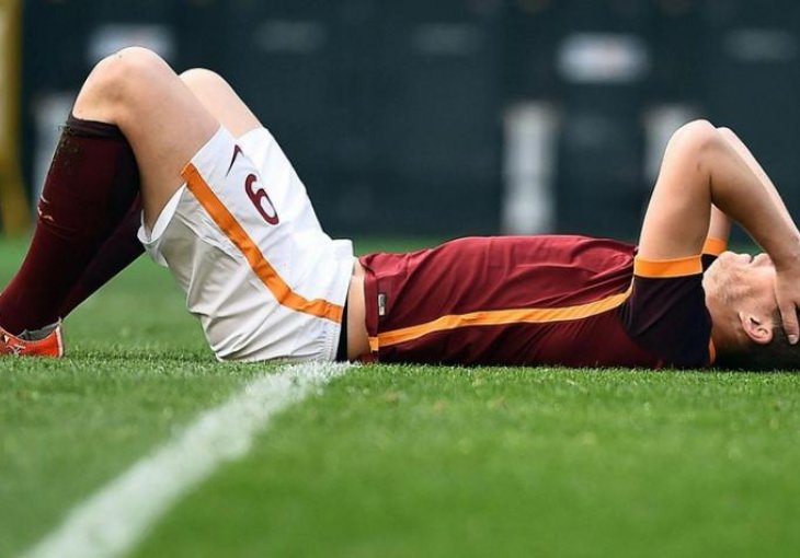 Promašaj ga skupo koštao: Evo što su sve navijači Rome poručili Džeki 